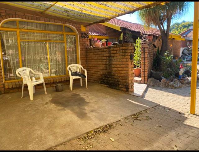 3 BEDROOM HOUSE FOR SALE IN FLORA PARK